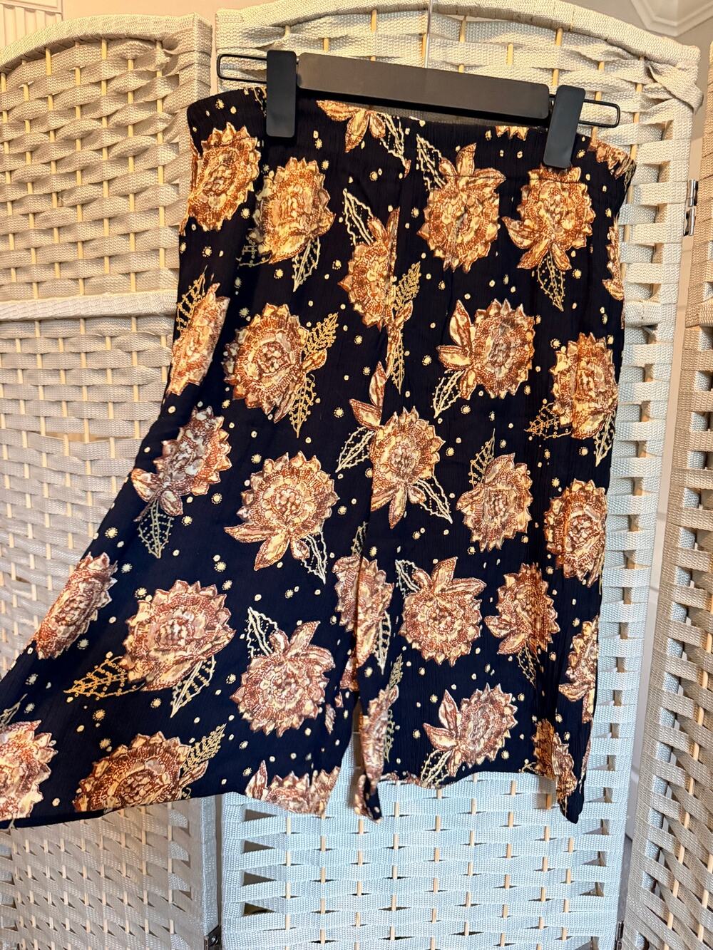 Carole Little Women's Black 8 Floral Rayon Culottes Gaucho Pants Vintage Style